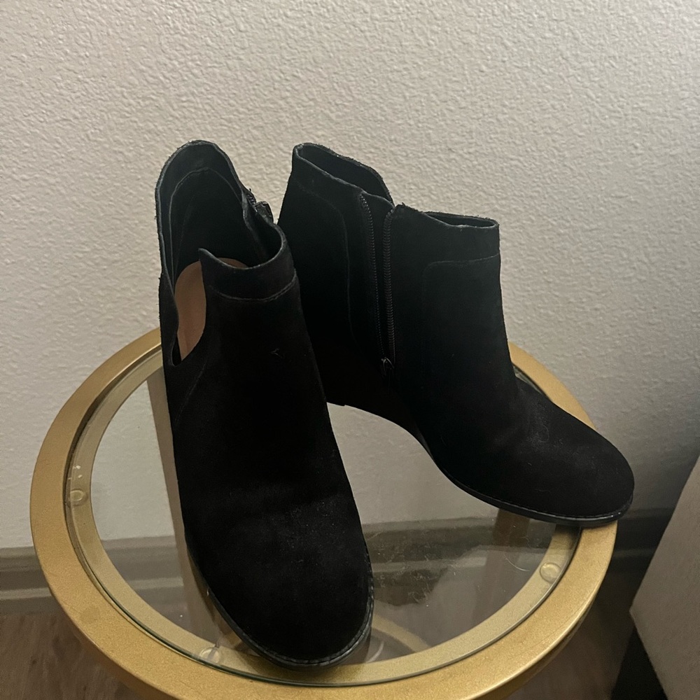 Toms black wedge boots size 9